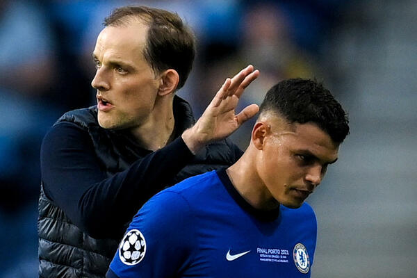 ŽELE GA U KLUBU UPRKOS GODINAMA: Tijago Silva potpisao novi ugovor!