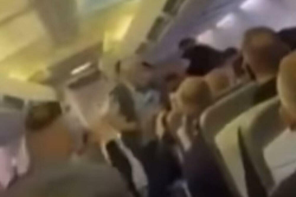 POGLEDAJTE HAOS NA LETU OD PRIŠTINE DO BAZELA: Nastavili i na aerodromu (VIDEO)