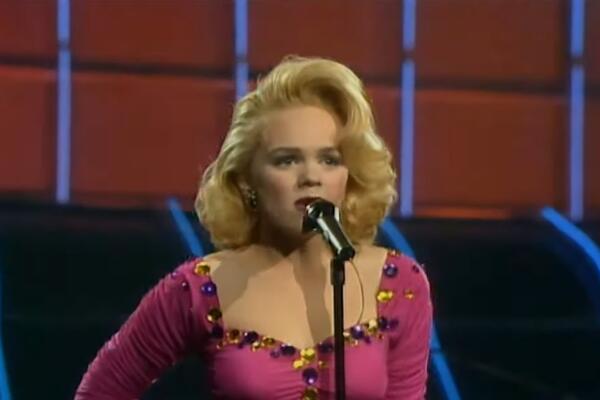 JUGOSLAVIJA JU JE DIZALA U NEBESA ZBOG HITOVA: Upoređivali su je sa Merlin Monro, danas IZGLEDA SAVRŠENO! (FOTO)