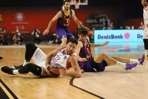 EFES ŠAMPION EVROPE: Micić preuzeo odgovornost kada je bilo najbitnije (VIDEO+FOTO)