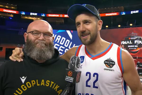 SREĆI NEMA KRAJA: Micić pred kamerama zapevao čuveni hit Silvane Armenulić (VIDEO+FOTO)