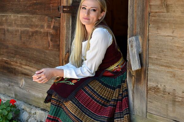 PRINCEZA TRUBE PORUČILA: Svi kolo treba da nauče da igraju pa sve ostalo