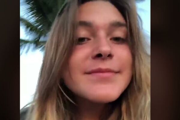 REŠILA DA SAMA IZDEPILIRA OBRVE PA NAPRAVILA KARDINALNU GREŠKU: Sve devojke se PLAŠE onog što joj se desilo (VIDEO)