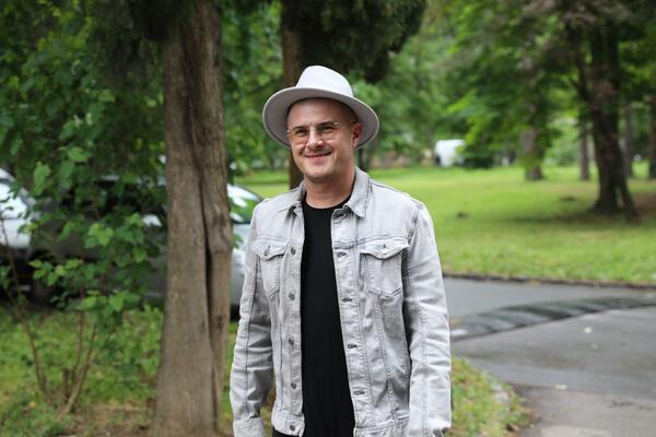 NOVI POČETAK SALETA TROPIKA: Pevač nakon razvoda pronašao MIR u NJOJ, novom objavom to i DOKAZAO