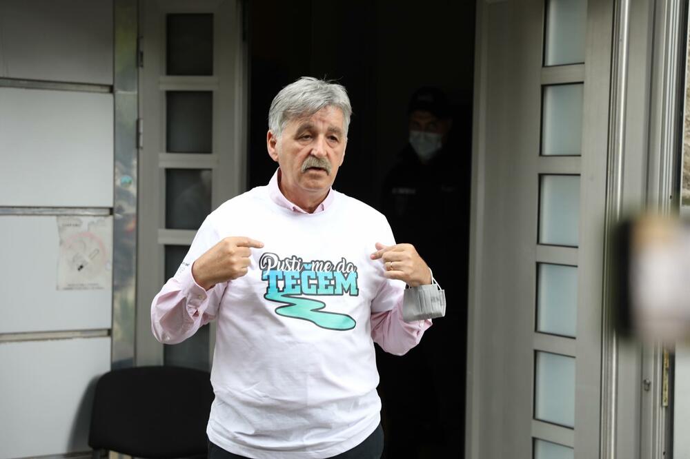 NAKON ŠTO MU JE CECA NAPALA ĆERKU, ISPLIVALA SUPRUGA BOSANCA! Strogo je čuva u tajnosti, evo kako izgleda! (FOTO)