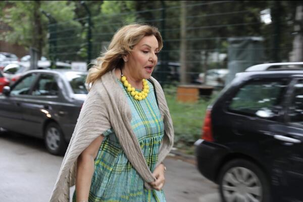 BEKUTA DOŠLA NA SNIMANJE ZVEZDA GRANDA PA SE RAZBESNELA: Slika sve govori, a razlog je samo jedan!