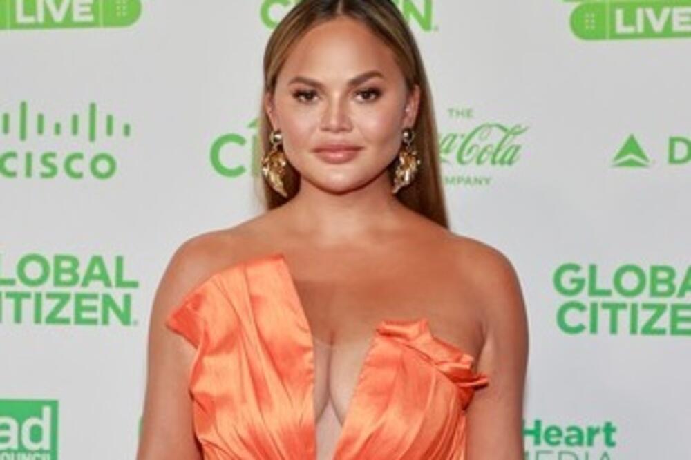 SVET JU JE DONEDAVNO OBOŽAVAO, SADA JE MRZI ZBOG NJENE MRAČNE PROŠLOSTI: Navodila je poznatu STARLETU da se UBIJE!