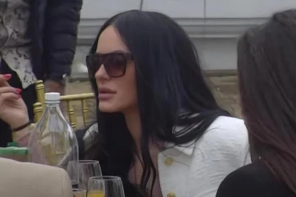 JELENA BATOS HOSPITALIZOVANA: Lekari ne znaju o čemu je reč