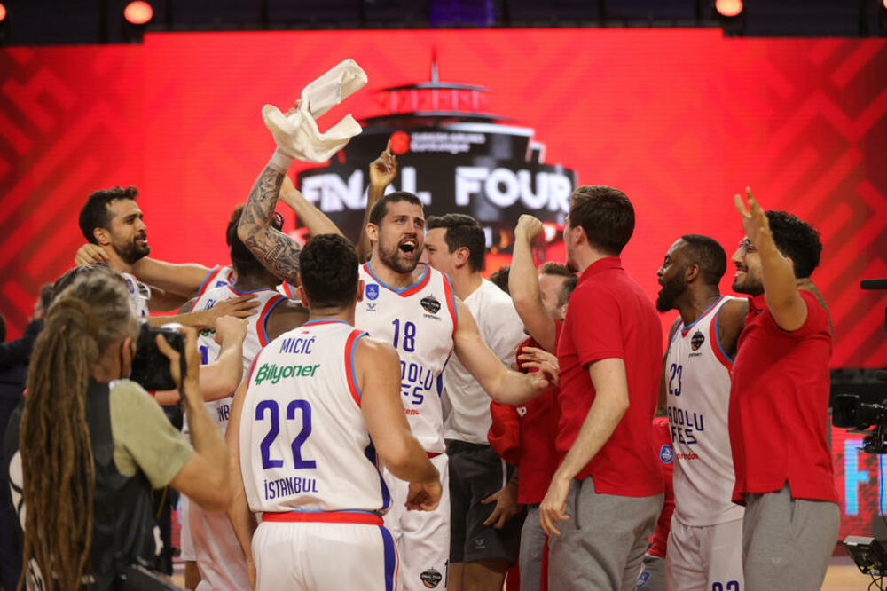 KOŠARKAŠ EFESA U STEF KARI REŽIMU: Pogodio 117 trojki zaredom! (VIDEO)