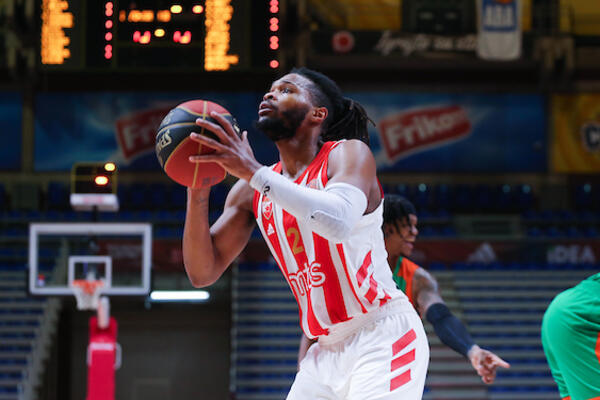 IZENAĐUJUĆA PROMENA: Kori Volden sada izgleda potpuno drugačije (FOTO)