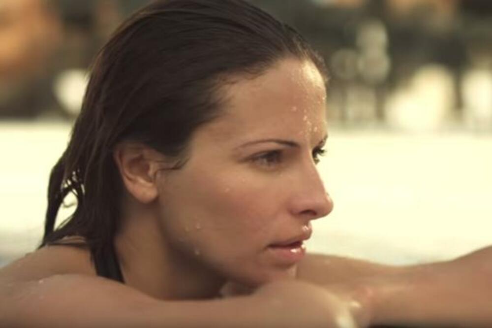 SVE JE OPČINILA U SERIJI "BUDVA NA PJENU OD MORA", A ONDA SE IZNENADA POVUKLA: Danas je vanserijska BOMBETINA!