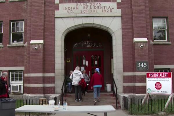 UBIJALI SU MASOVNO DECU STARU I SAMO 3 GODINE! Pronađena MASOVNA GROBNICA u školi u Kanadi! (VIDEO)