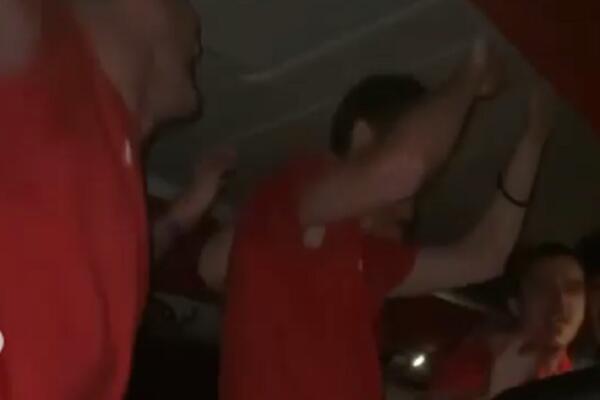 U FRANCUSKOJ SE SLAVI UZ "KOKTEL LJUBAVI"! Omič i Anđušić slavili pobedu, Bajinim hitom (VIDEO)