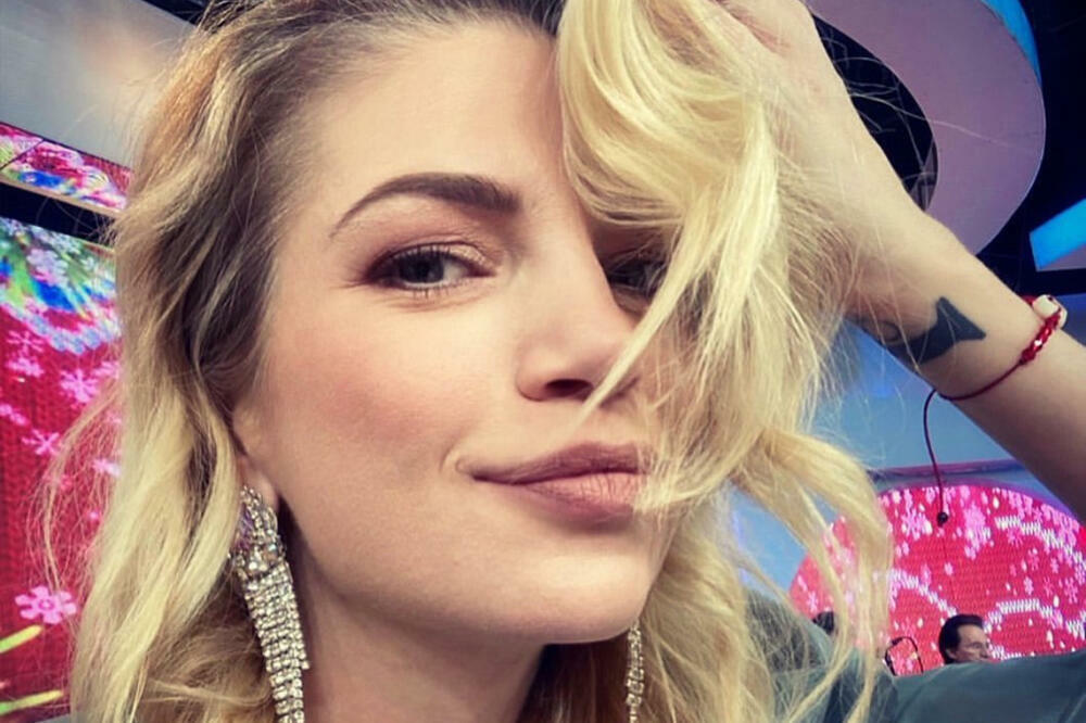 BILA JE VEOMA USPEŠNA PEVAČICA, RAZVOD JOJ JE TEŠKO PAO! Sećate se Kaće Sotirović? Ona sada ima DRUGI POSAO!