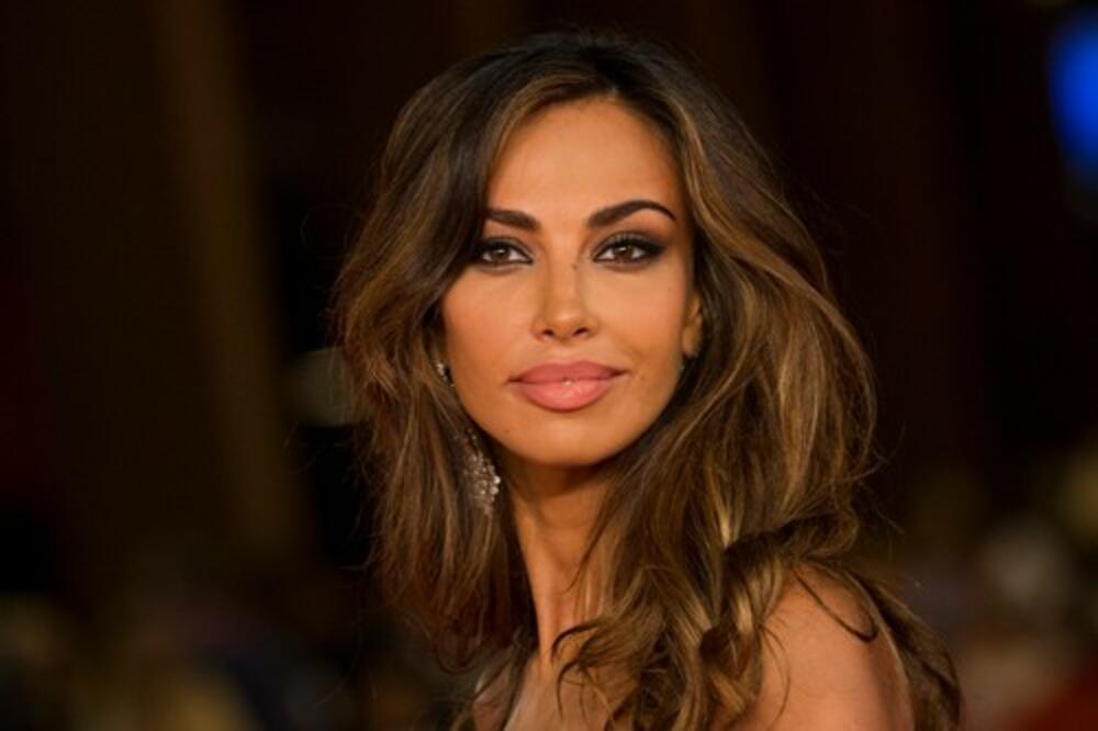 OVA RUMUNKA JE NAJLEPŠA ŽENA NA SVETU, MUŠKARCI BALAVE NA NJU: Sada isplivala šokantna istina, evo šta je uradila