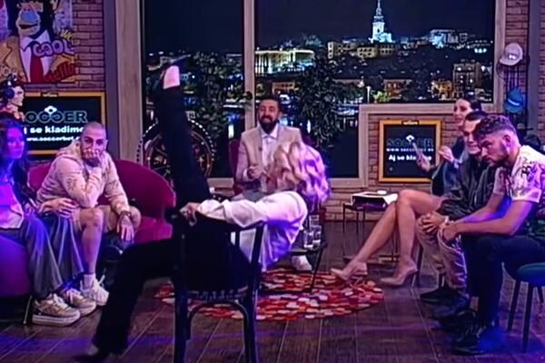 JOVANA JEREMIĆ NAPRAVILA SKANDAL U EMSIJI: Pela se na stolicu, širila noge, gosti buljili u pod - HAOS! (VIDEO)