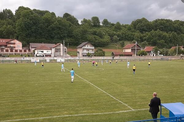 NEVEROVATNE SCENE SA FUDBALSKIH TERENA BIH: Trener nokautirao sudiju - HITNO GA HOSPITALIZOVALI!