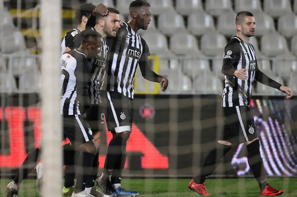 PARTIZAN DOBIJA PRVO LETNJE POJAČANJE: Snažni centralni defanzivac stiže u Humsku