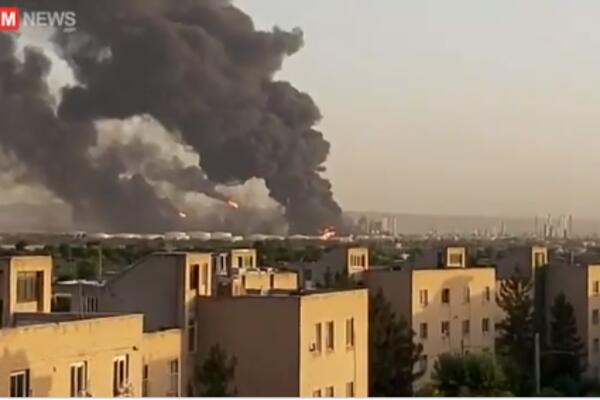 VATRENA STIHIJA GUTA RAFINERIJU: Horor u Teheranu, vatra se širi, GUST OBLAK DIMA nadvio grad (VIDEO)