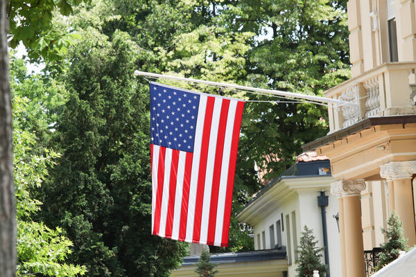 Američka ambasada u Beogradu hitno izdala saopštenje!