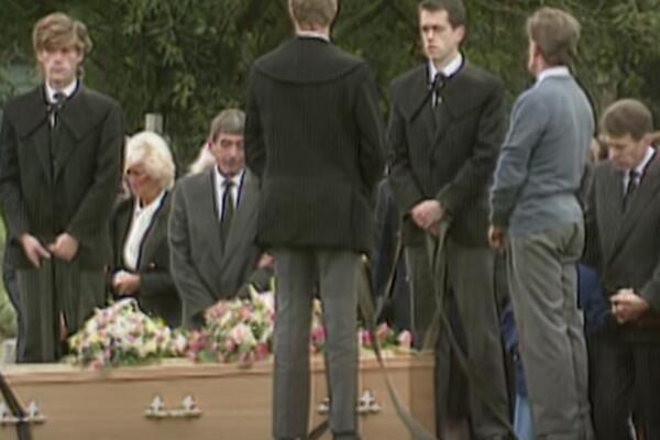 PRED SMRT JE PODIGLA VELIKI NOVAC SA RAČUNA! Porodica ni nakon 30 godina ne zna ko je ubio biznismenku! (VIDEO)