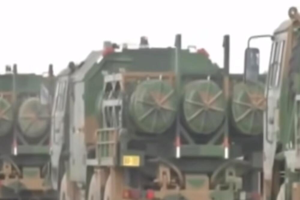 KINESKO MOĆNO HQ-9B ORUŽJE DEJSTVOVALO PUNOM ŽESTINOM: Armija sa istoka kišom raketa POMRAČILA NEBO! (VIDEO)