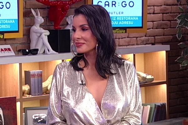 PORODILA SE MIA BORISAVLJEVIĆ: Mala Ema dobila SESTRICU, ime koje su izabrali posebno će vas ODUŠEVITI!