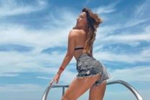 ZABORAVILI SMO KAKO IZGLEDA OBUČENA! NIVES CELZIJUS PROVOKATIVNO POZIRALA SA VRELOM VODITELJKOM:Razvijena kao Dubai