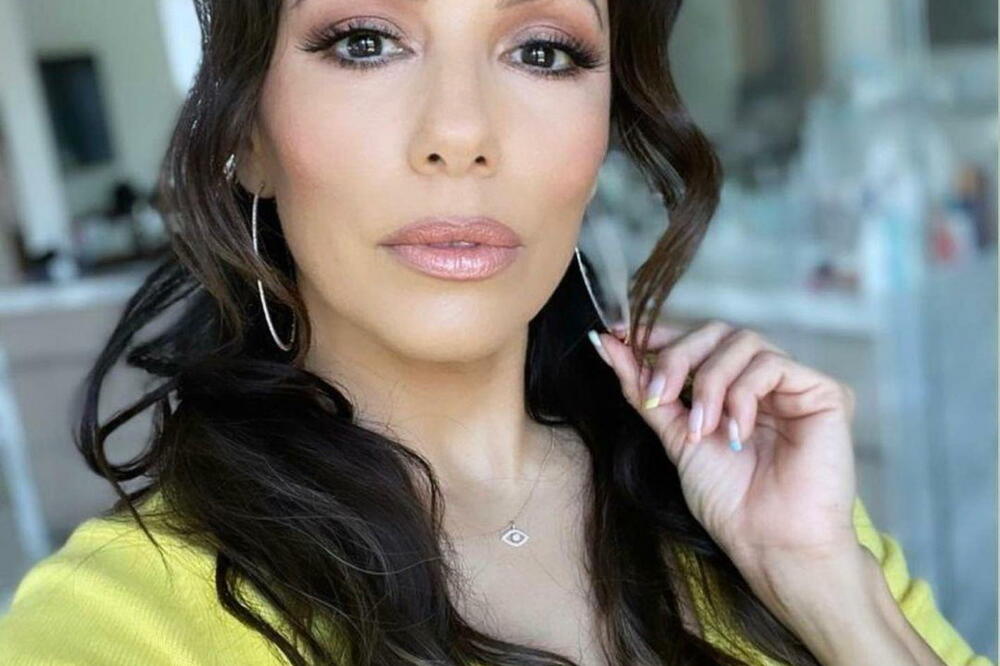 SRPKINJE ODLEPILE ZA HALJINOM OD 4.000 DINARA EVE LONGORIJE: Nosila ju je na crvenom tepihu! (FOTO)