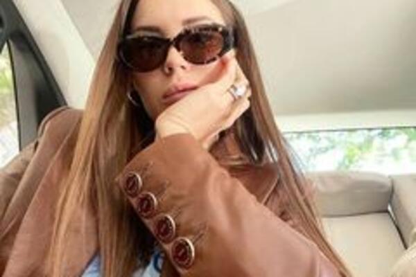 ATRAKTIVNU ANJU ZNAMO SVI, A STARIJU PISKIJEVU ĆERKU JAKO MALO: Godine je provela u GRADU SVETLOSTI,ne voli medije!