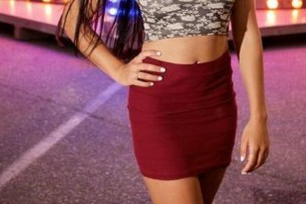 DEVOJKA U MINI SUKNJI OPTUŽILA VOZAČA MINIBUSA U BG DA JU JE SLIKAO TELEFONOM: Firma čiji je bus tvrdi -TO JE LAŽ!