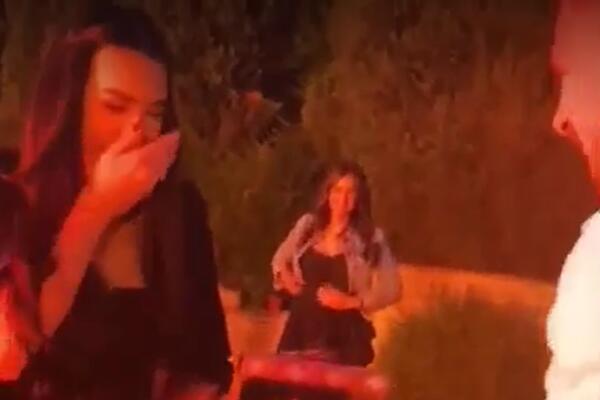 UDAJE SE KAĆA GRUJIĆ, REKLA JE "DA"! Gobelja pao na kolena, SPEKTAKULARNA PROSIDBA, SVE ISPLIVALO! (VIDEO)