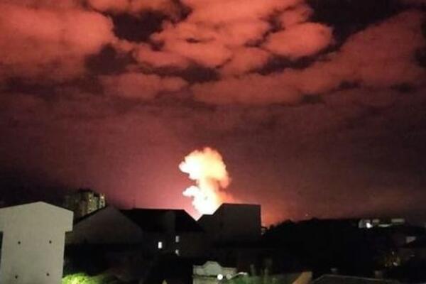 STRAVIČNE EKSPLOZIJE U ČAČKU, LJUDI EVAKUISANI, FABRIKA SLOBODA U PLAMENU: U 3.20 se čula VELIKA DETONACIJA (VIDEO)