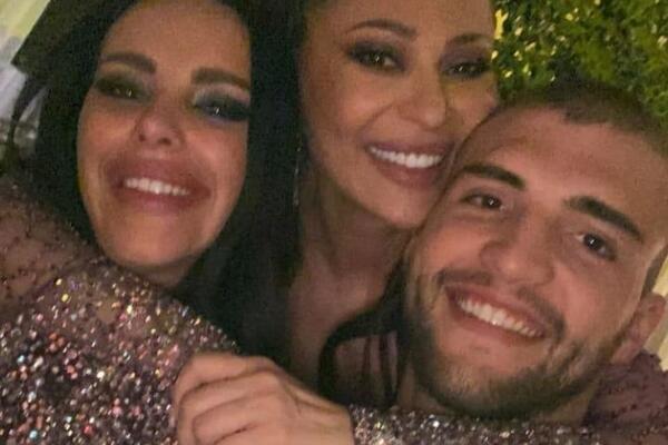 POGODILA GA PESMA!VELJKO SE RASPILAVIO KAD JE MAMA CECA ZAPEVALA LIČNO ZA NJEGA:Najemotivniji trenutak na slavlju!