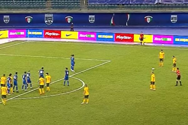 CEO SVET SE DIVI HRUSTIĆU: Ljubitelji fudbala NA KOLENIMA, KAKVA GOLČINA! ŽOGA BONITO! (VIDEO)