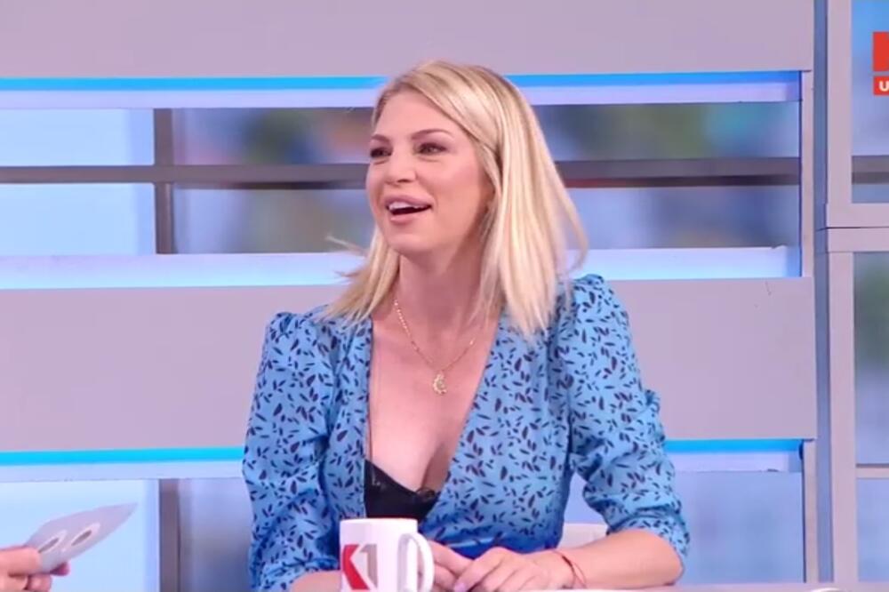 KATARINA SOTIROVIĆ MIKROFON ZAMENILA LAKOVIMA ZA NOKTE: "Nikad nije kasno da se želje ispune"!