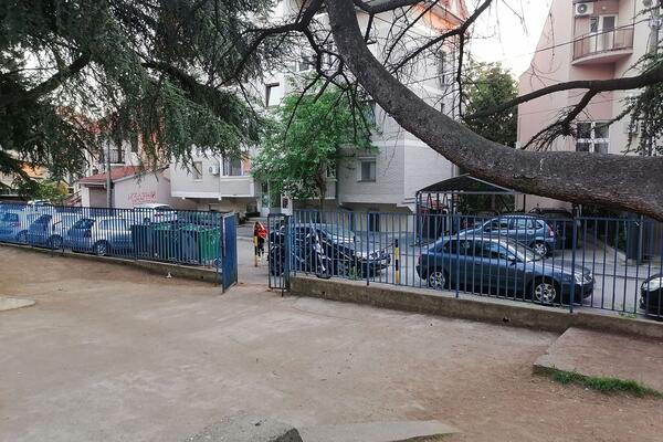 SPECIJALCI PRETRAŽUJU VIŠE BEOGRADSKIH ŠKOLA: Haos od ranog jutra, ponovo dojave o bombama