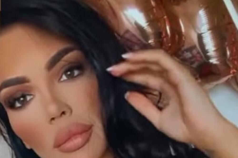 VRELA HELENA TOPALOVIĆ ZA SVOJ ROĐENDAN OBUKLA TOP KOJI JEDVA PRIKRIVA GRUDI: Dečko joj je dao BRDO POKLONA! (FOTO)