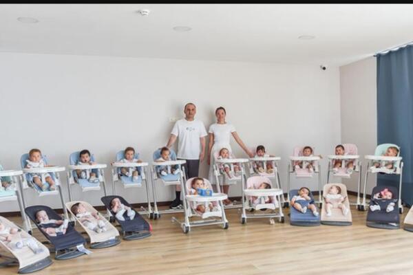 KRISTINA (23) IMA 21 DETE, A ČUVA IH 16 DADILJA: Ona je rodila SAMO JEDNO, a želi ih još (FOTO)