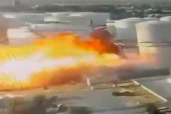 MOMENAT EKSPLOZIJE U RAFINERIJI NAFTE: Utvrđeno šta je bio uzrok, ovo je razarajuće! (VIDEO)