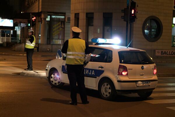 UNUK (18) PRIZNAO DA JE UBIO SVOJU BAKU U MODRIČI: Izbo je nožem 24 puta, pa popio tablete nakon stravičnog zločina