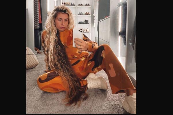 DŽOZI IMA KOSU DUGU METAR I PO! Deca bi rekla da liči na Zlatokosu, nije se šišala 10 godina!