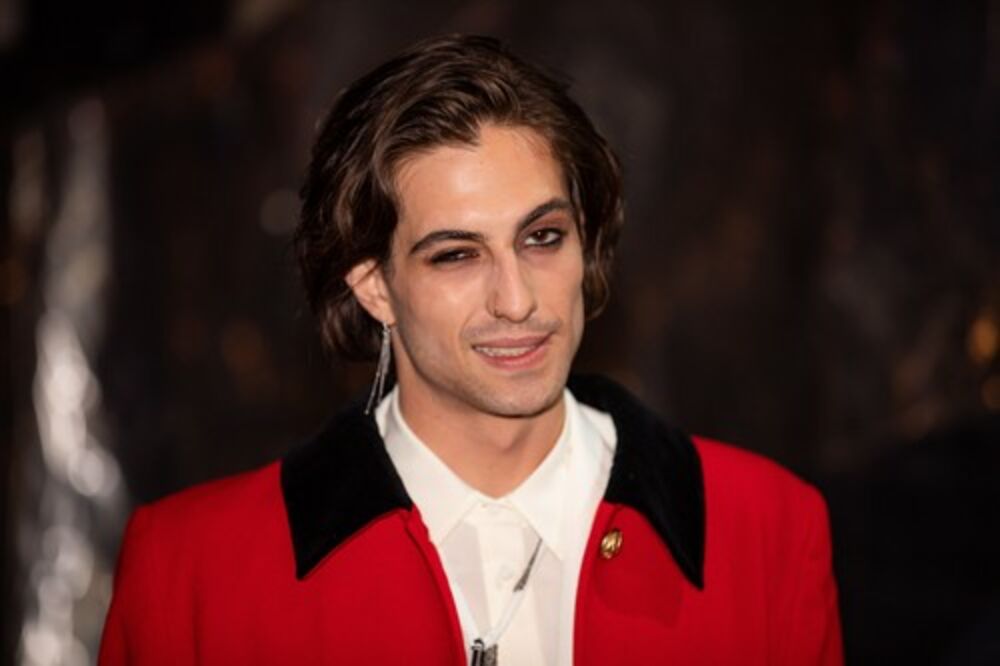 Damiano je pozirao na krevetu, a emotikonom srca prekrio je intimne delove tela