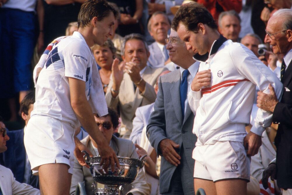 Mekinro gleda u trofej koji je čudesno ispustio i nikad osvojio, Lendl uzima svoj prvi veliki pehar