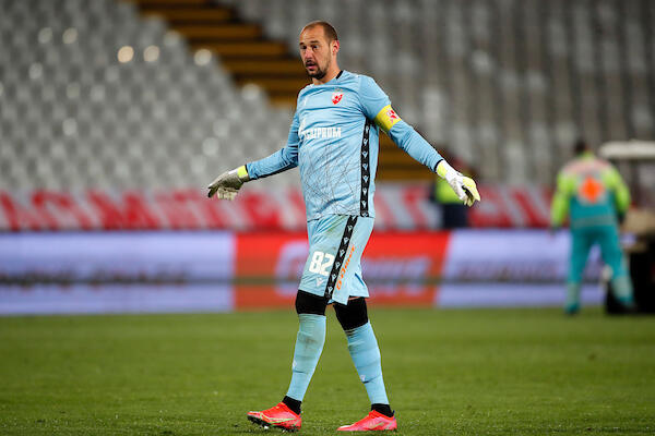 MILAN BORJAN PRIMLJEN U BOLNICU: Golman Zvezde pozitivan na koronu!