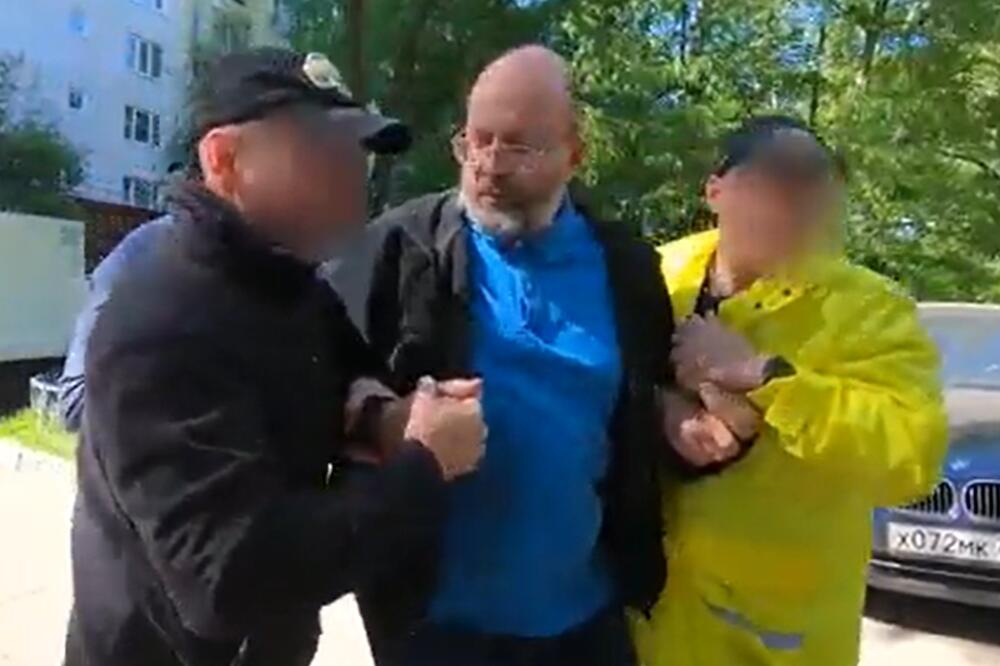 RUSIJA PROTERALA AGENTA UKRAJINSKE OBAVEŠTAJNE SLUŽBE: Zabranjen mu je ulazak u zemlju na 25 GODINA! (VIDEO)