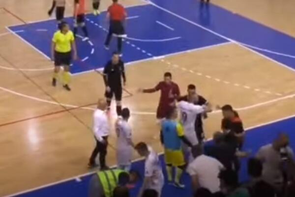 BRUTALNO TUKAO LEKARA NA FUTSALU, NANEO MU TEŠKE POVREDE: Munjevita reakcija, dolijao optuženi za NASILJE!