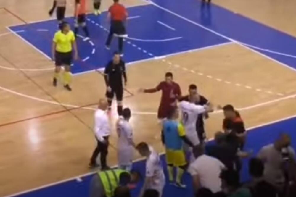 BRUTALNO TUKAO LEKARA NA FUTSALU, NANEO MU TEŠKE POVREDE: Munjevita reakcija, dolijao optuženi za NASILJE!