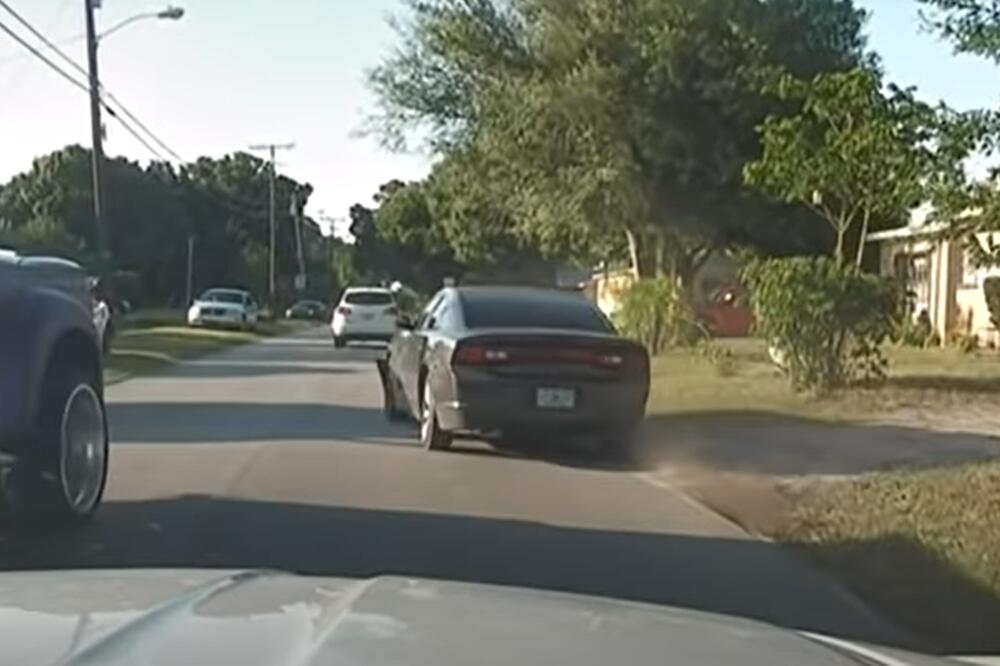 FILMSKA POTERA KOD KOMŠIJA: Ukrao automobil u kome je bila PAPRENA SUMA NOVCA, a evo šta mu se desilo dok je BEŽAO!