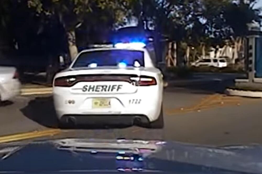 STRAŠNO! Amerikanac pao sa DEVETOG SPRATA na parkiran automobil! Usledilo je nešto što niko nije očekivao